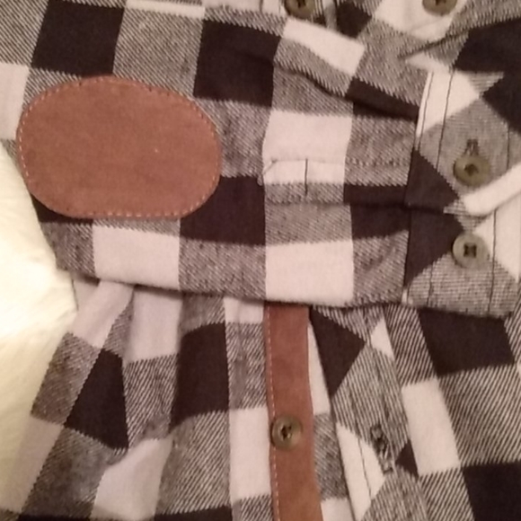 🍂2$25Canadiana black/Gray dressing top - Picture 4 of 6